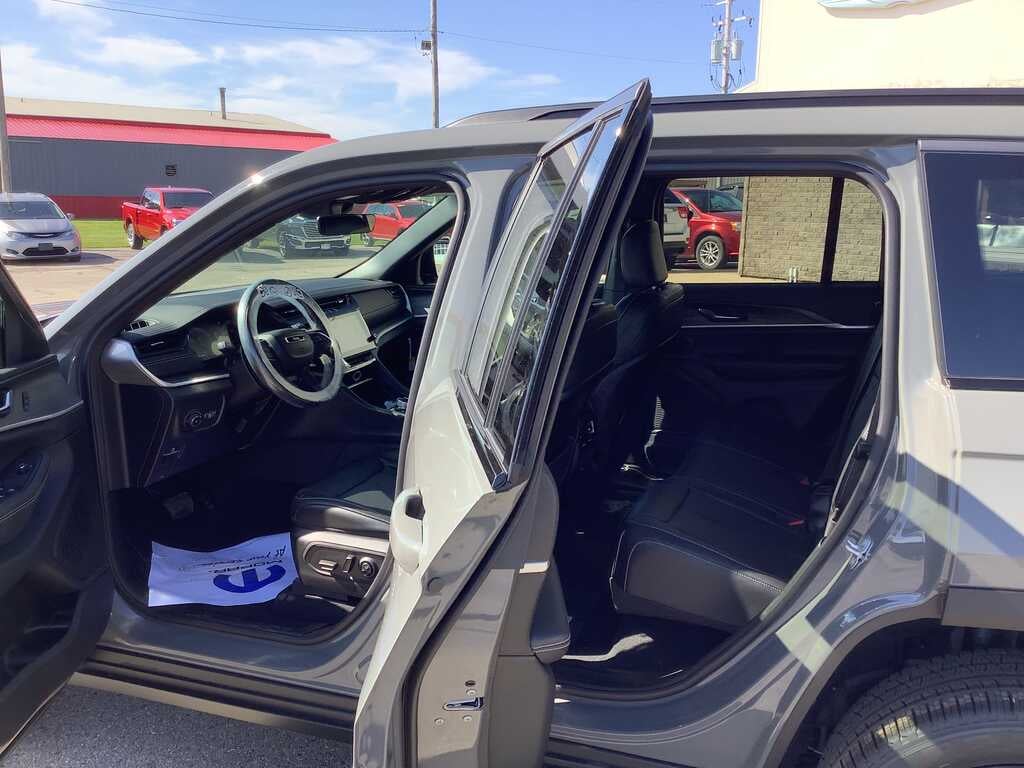 2027 Jeep Grand Cherokee Limited