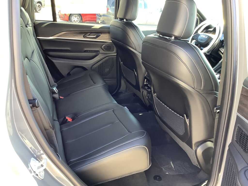 2027 Jeep Grand Cherokee Limited