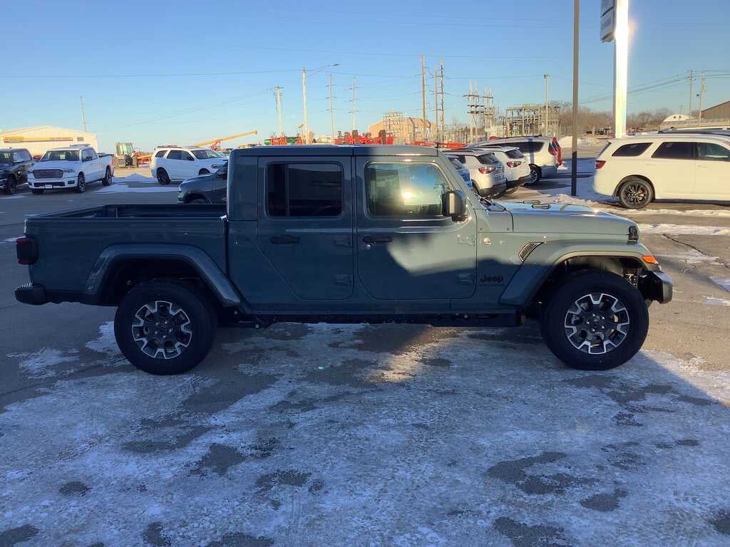 2026 Jeep Gladiator GLADIATOR SAHARA 4X4