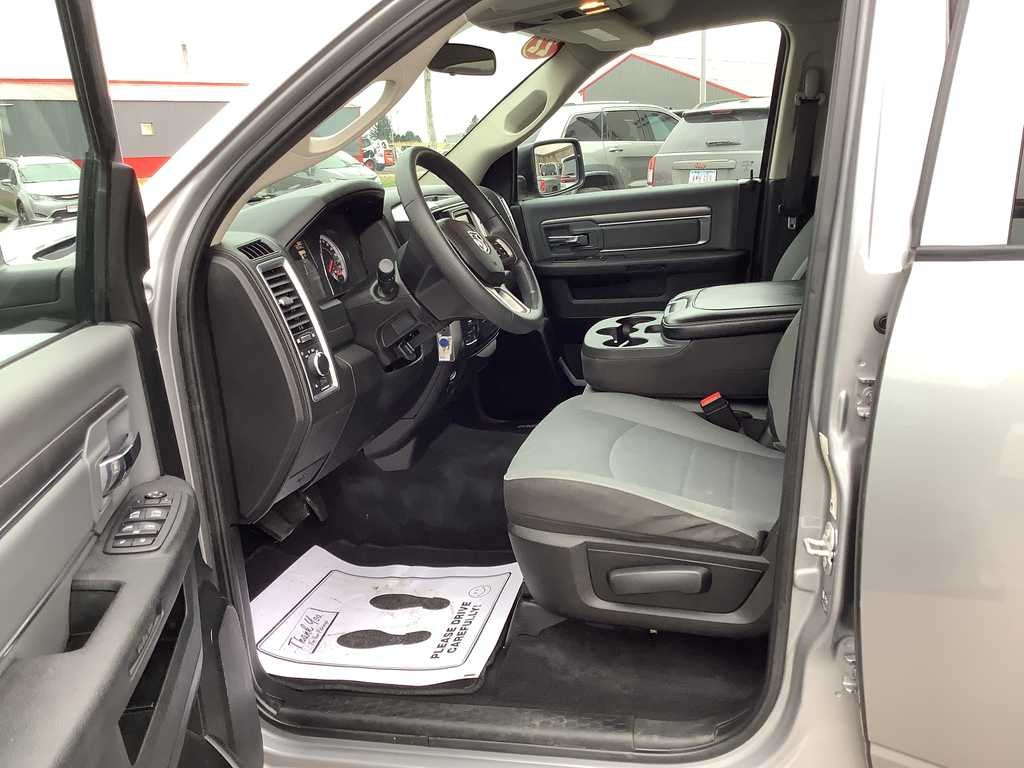 2022 RAM 1500 Classic SLT Crew Cab 4x4 5'7' Box