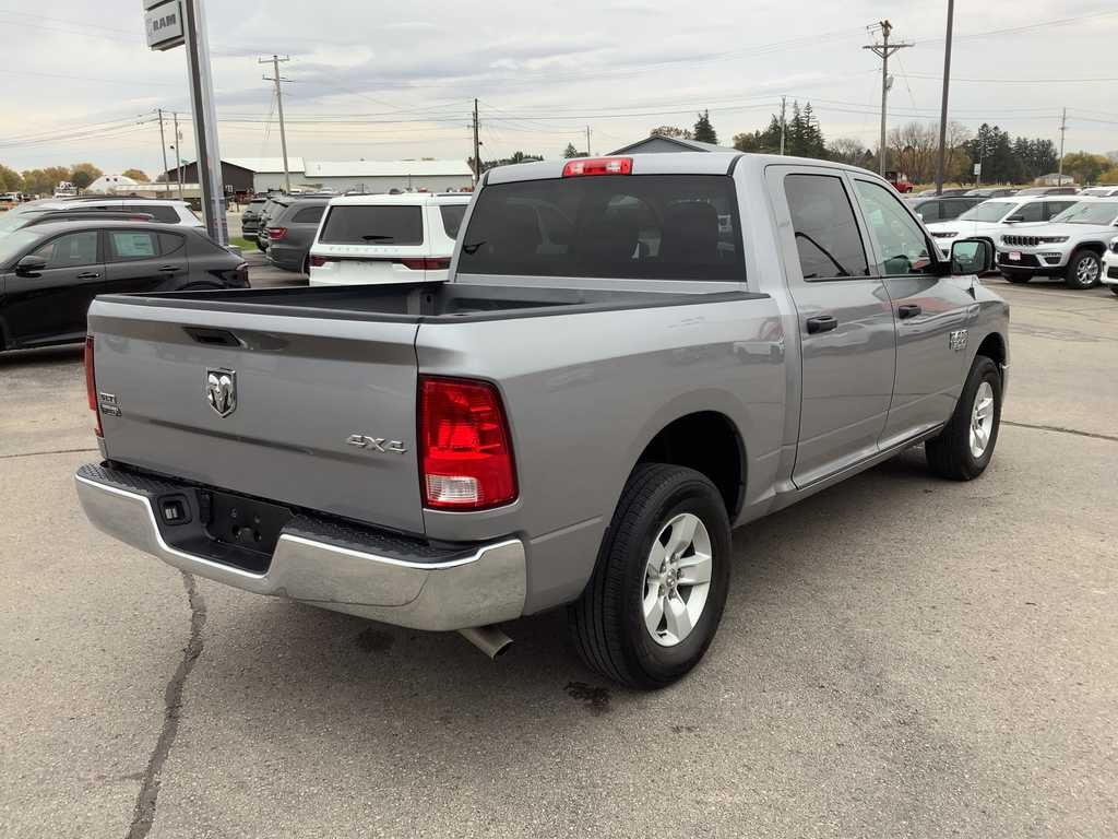 2022 RAM 1500 Classic SLT Crew Cab 4x4 5'7' Box