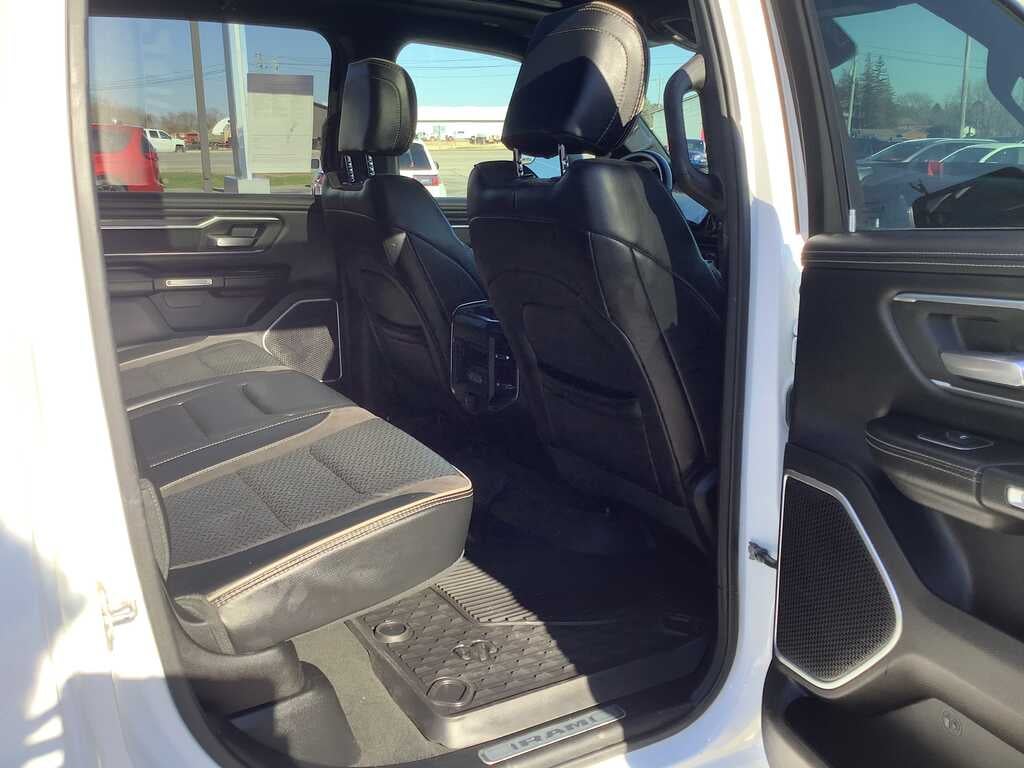 2022 RAM 1500 Laramie Crew Cab 4x4 6'4' Box