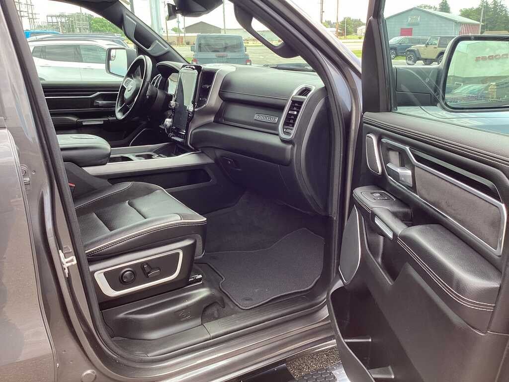2023 RAM 1500 Laramie Crew Cab 4x4 6'4' Box