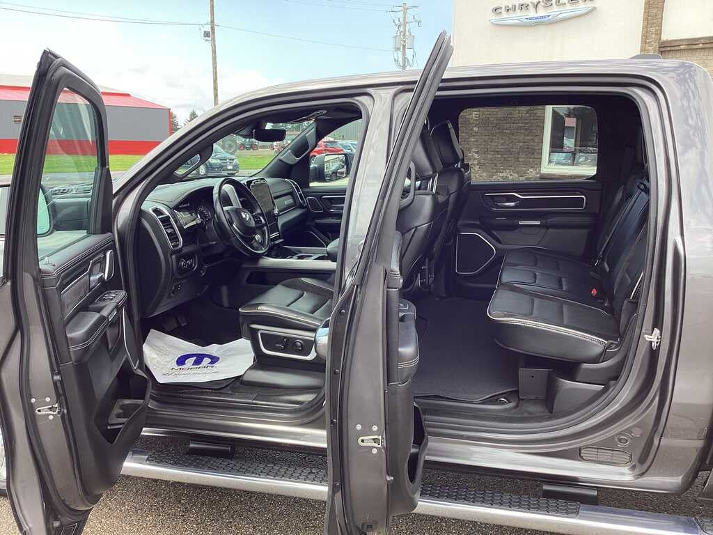 2023 RAM 1500 Laramie Crew Cab 4x4 6'4' Box