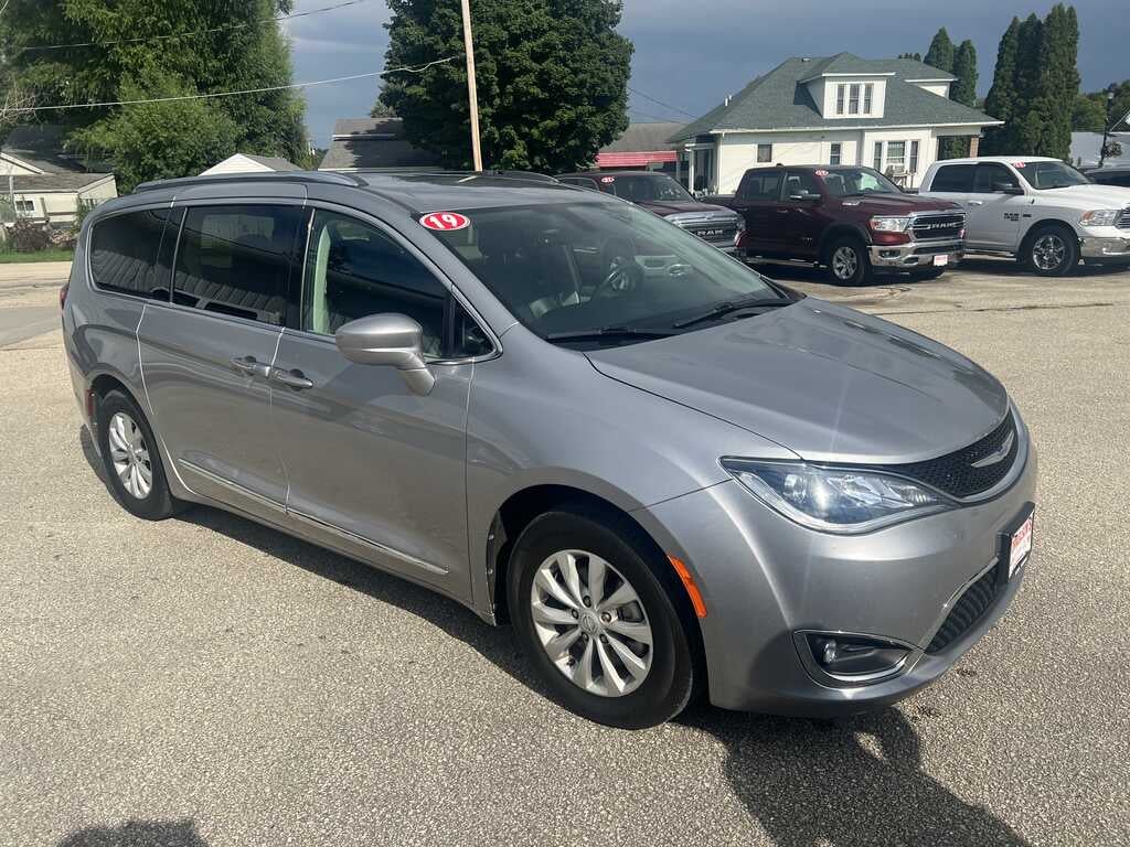 Used 2019 Chrysler Pacifica Touring L with VIN 2C4RC1BG5KR597380 for sale in Waukon, IA