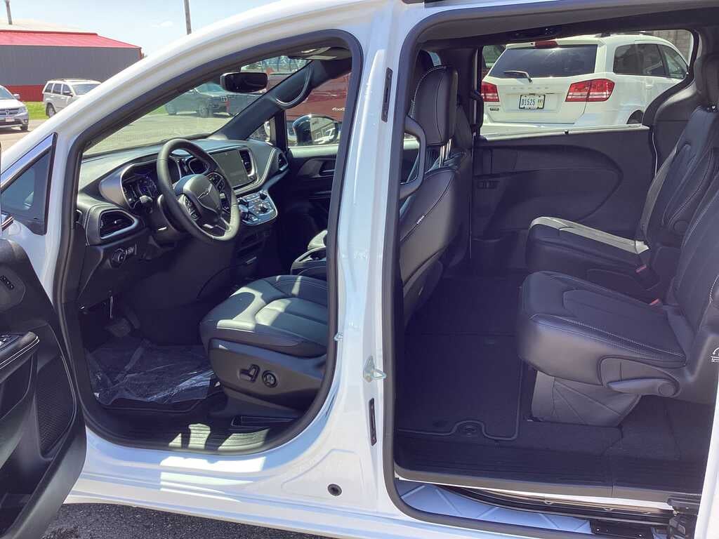 2026 Chrysler Pacifica PACIFICA SELECT AWD