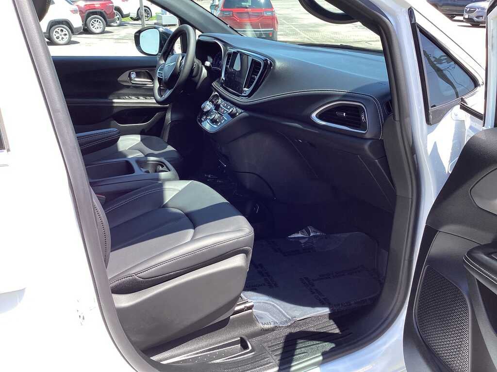 2026 Chrysler Pacifica PACIFICA SELECT AWD