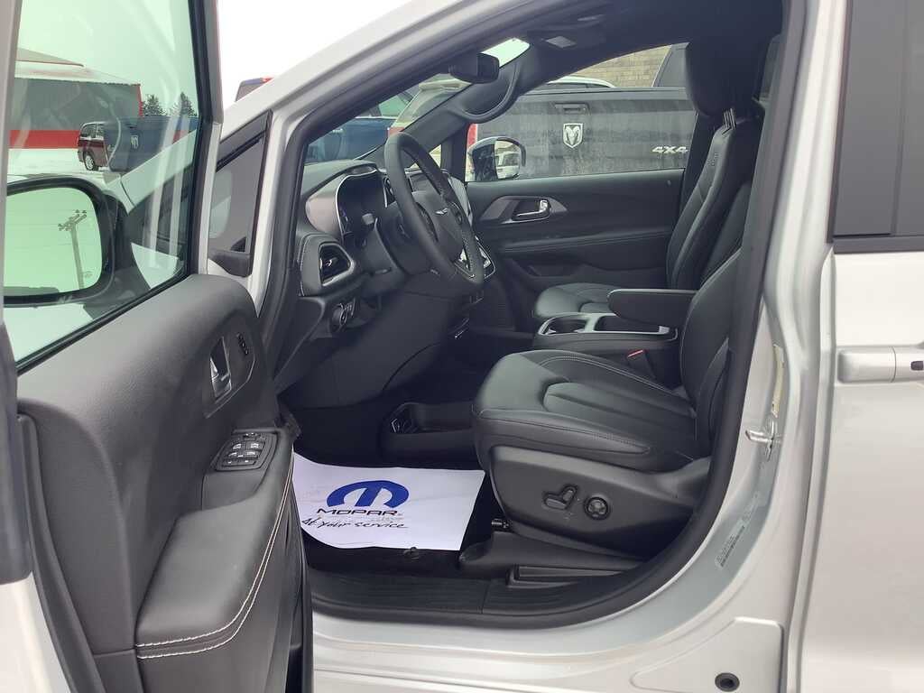 2026 Chrysler Pacifica PACIFICA SELECT AWD