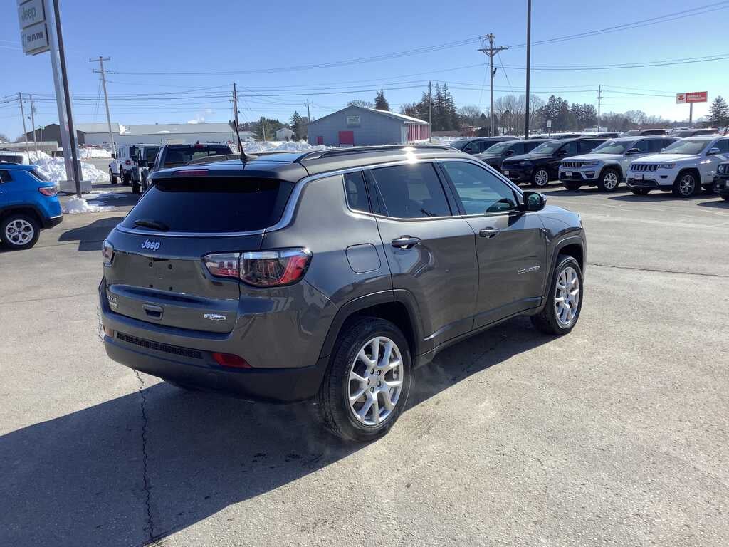 2023 Jeep Compass Latitude Lux FWD