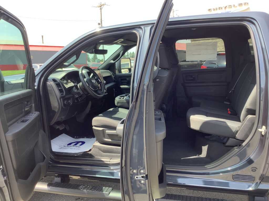 2026 RAM Ram 3500 RAM 3500 TRADESMAN CREW CAB 4X4 6'4' BOX