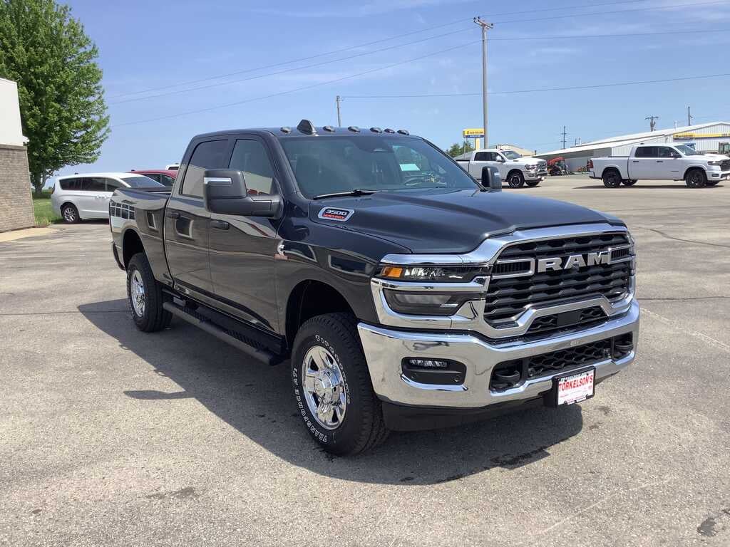 2026 RAM Ram 3500 RAM 3500 TRADESMAN CREW CAB 4X4 6'4' BOX