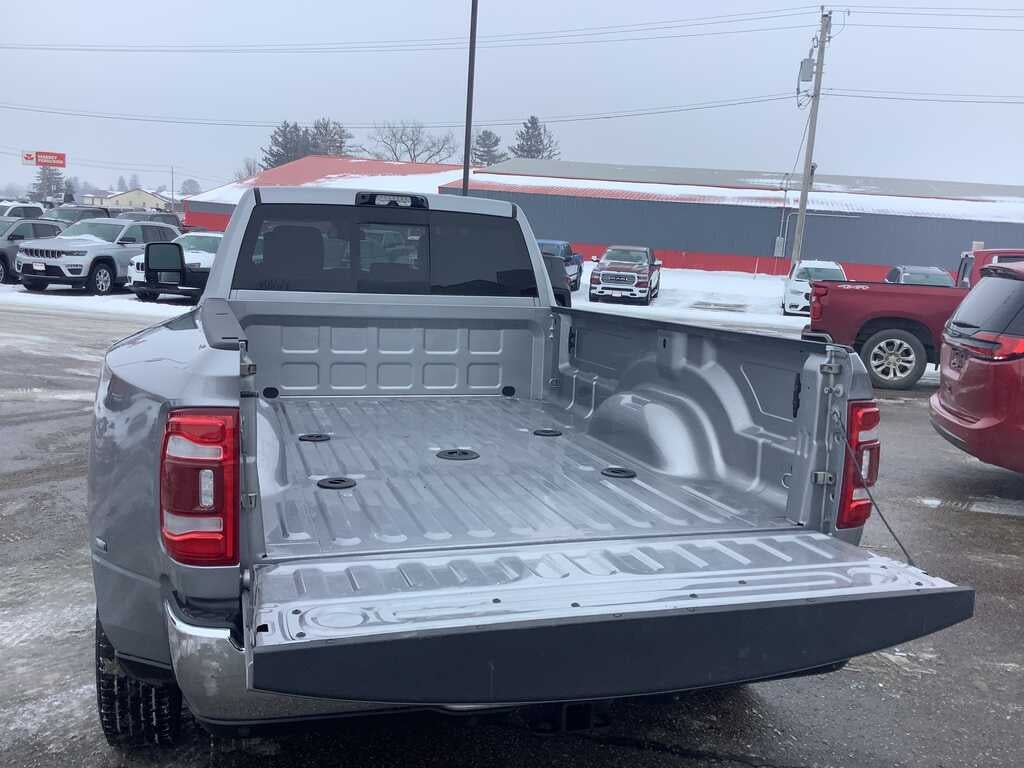 2023 RAM 3500 Laramie Crew Cab 4x4 8' Box