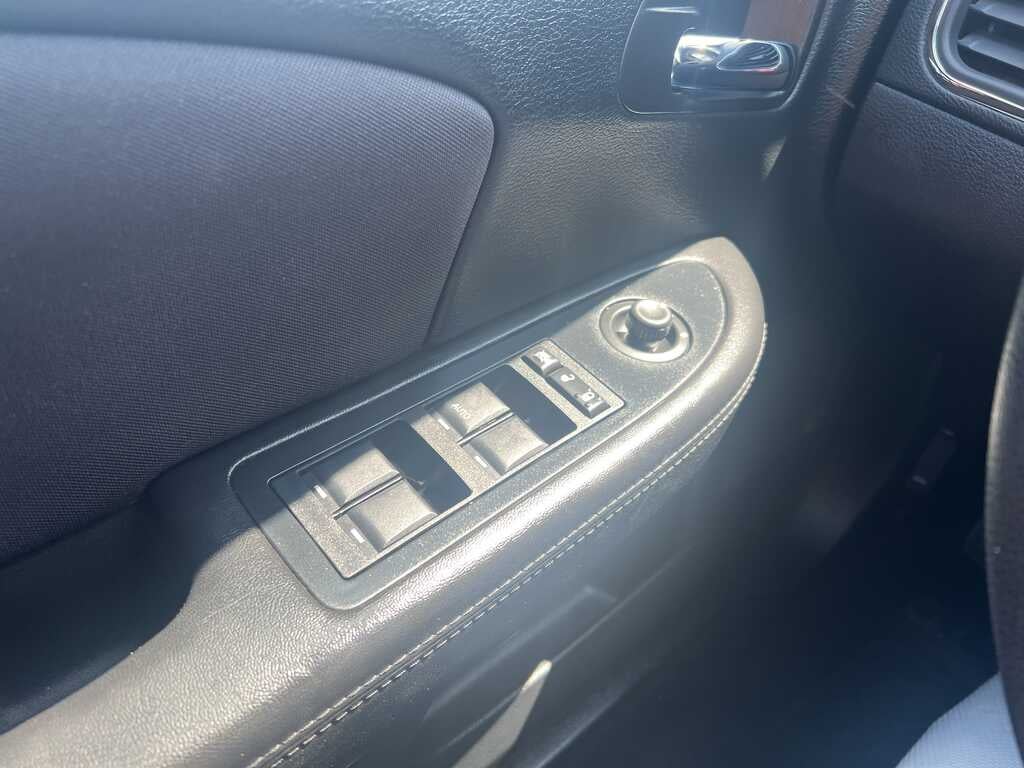 2013 Chrysler 200 LX