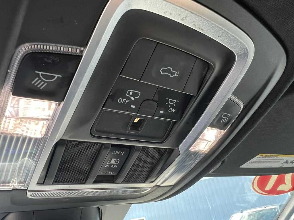 2021 RAM 1500 Laramie Crew Cab 4x4 5'7' Box