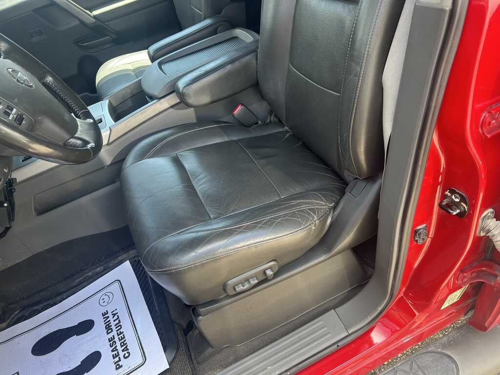 2005 Nissan Titan LE