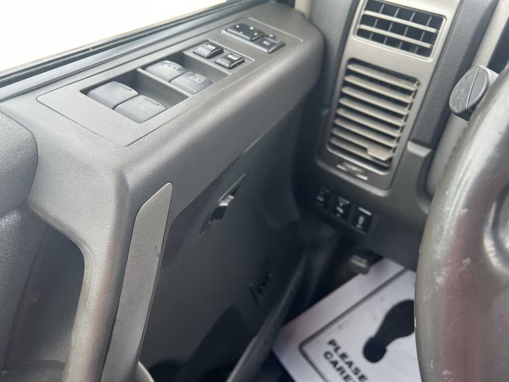 2005 Nissan Titan LE