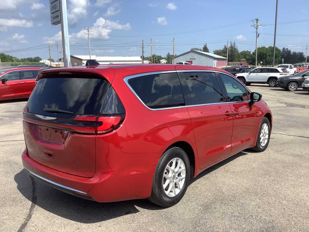 2025 Chrysler Pacifica Select