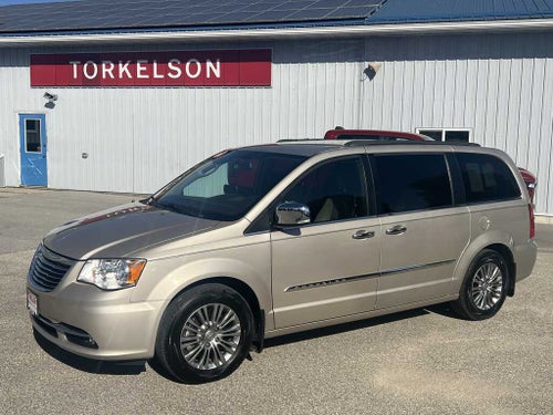 2016 Chrysler Town & Country Touring-L