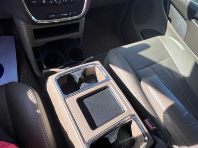 2016 Chrysler Town & Country Touring-L