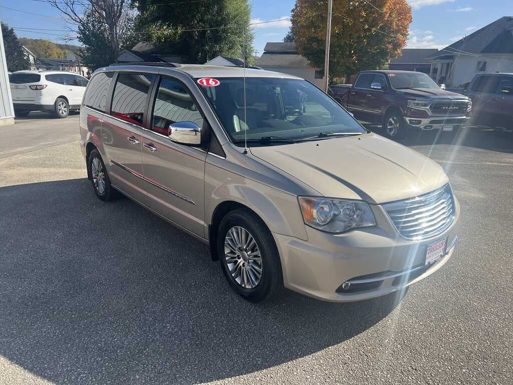 2016 Chrysler Town & Country Touring-L