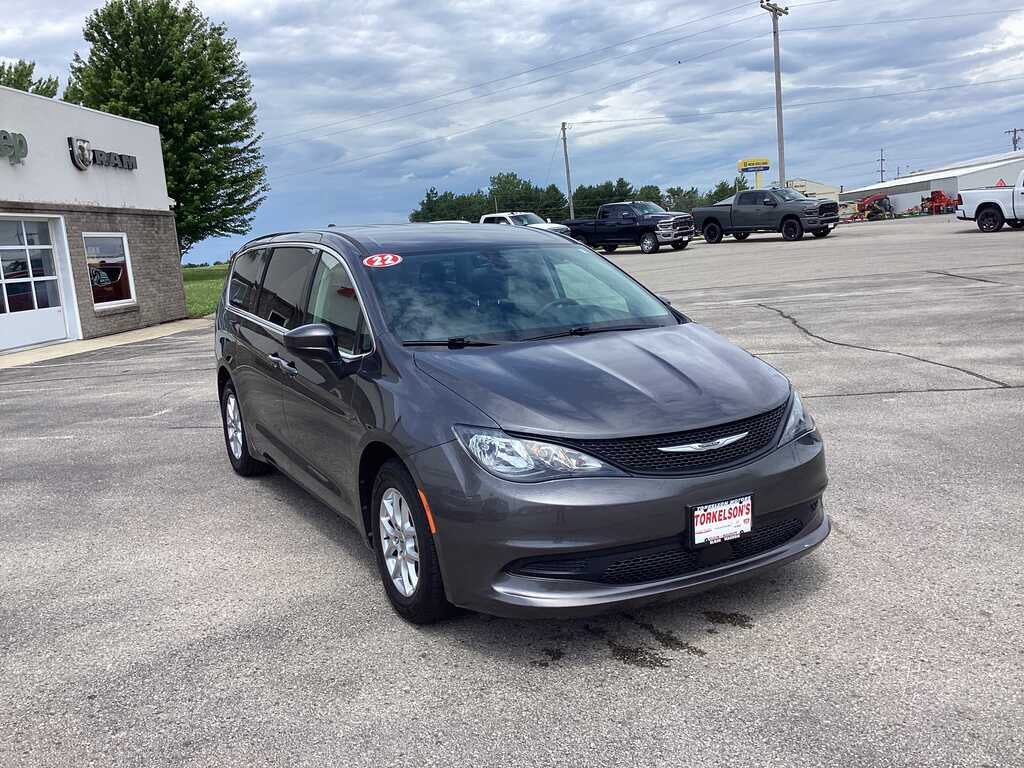 2022 Chrysler Voyager LX