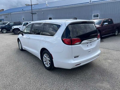 2022 Chrysler Voyager LX