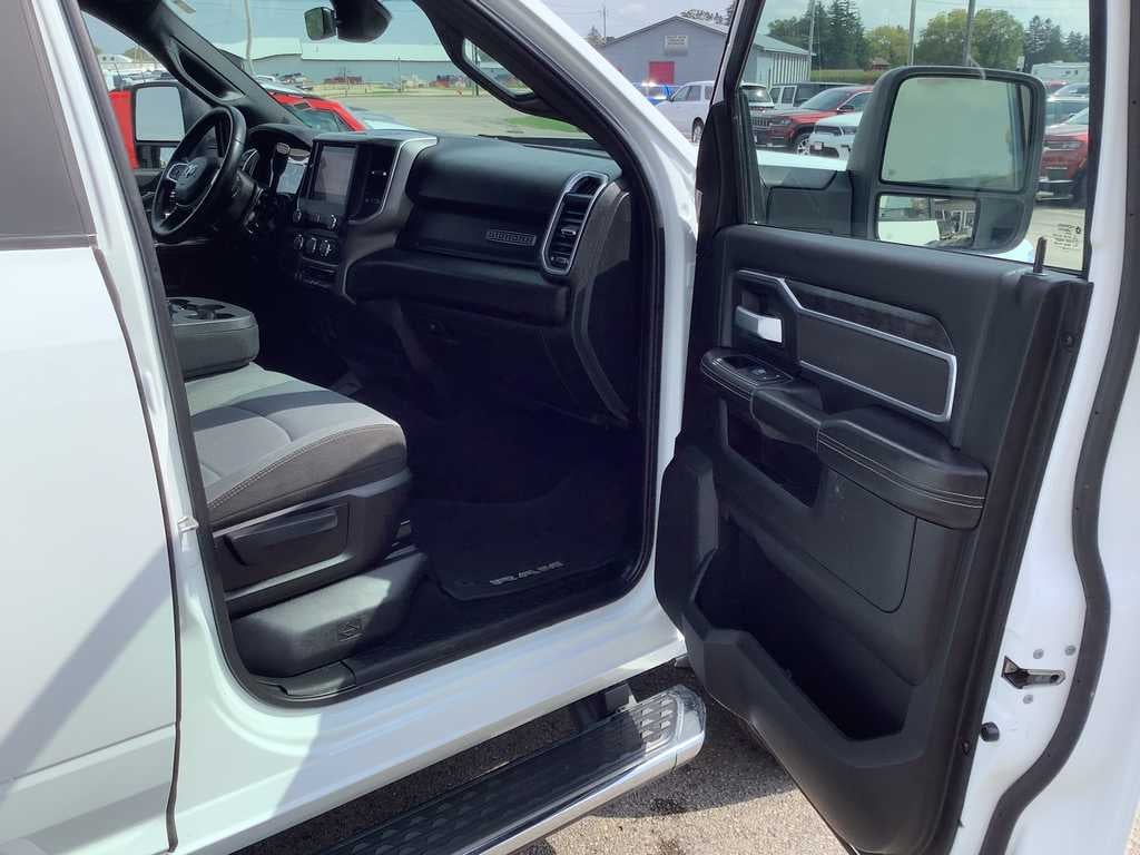 2024 RAM 3500 Big Horn Crew Cab 4x4 8' Box