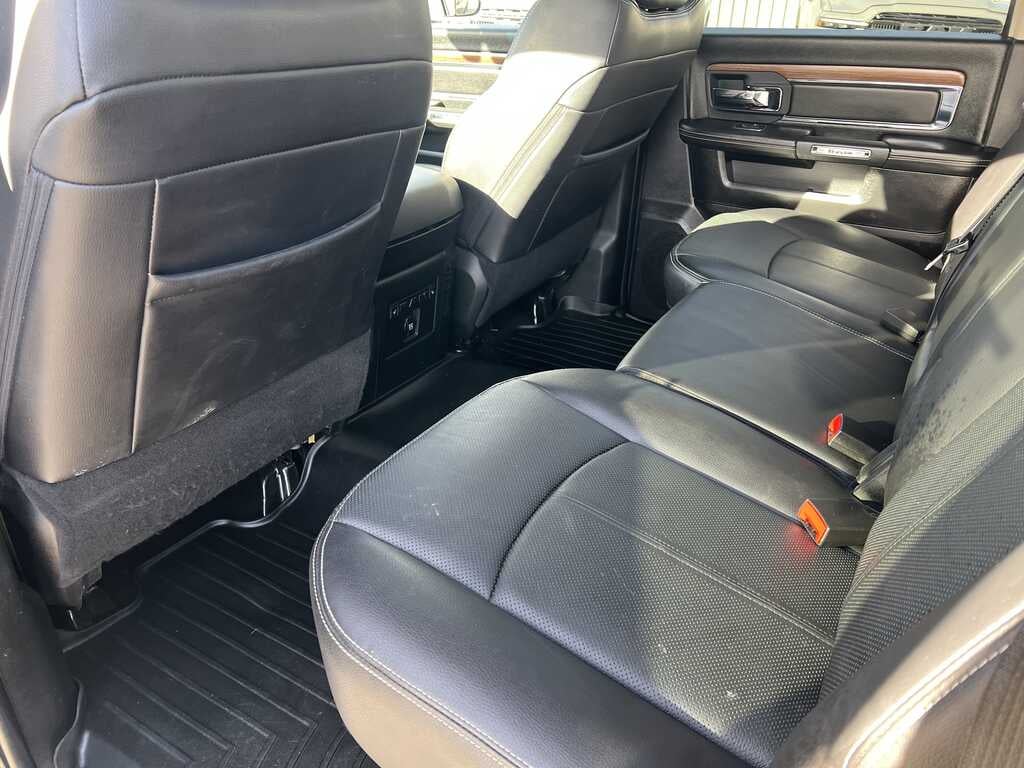 2018 RAM 2500 Laramie Crew Cab 4x4 6'4' Box