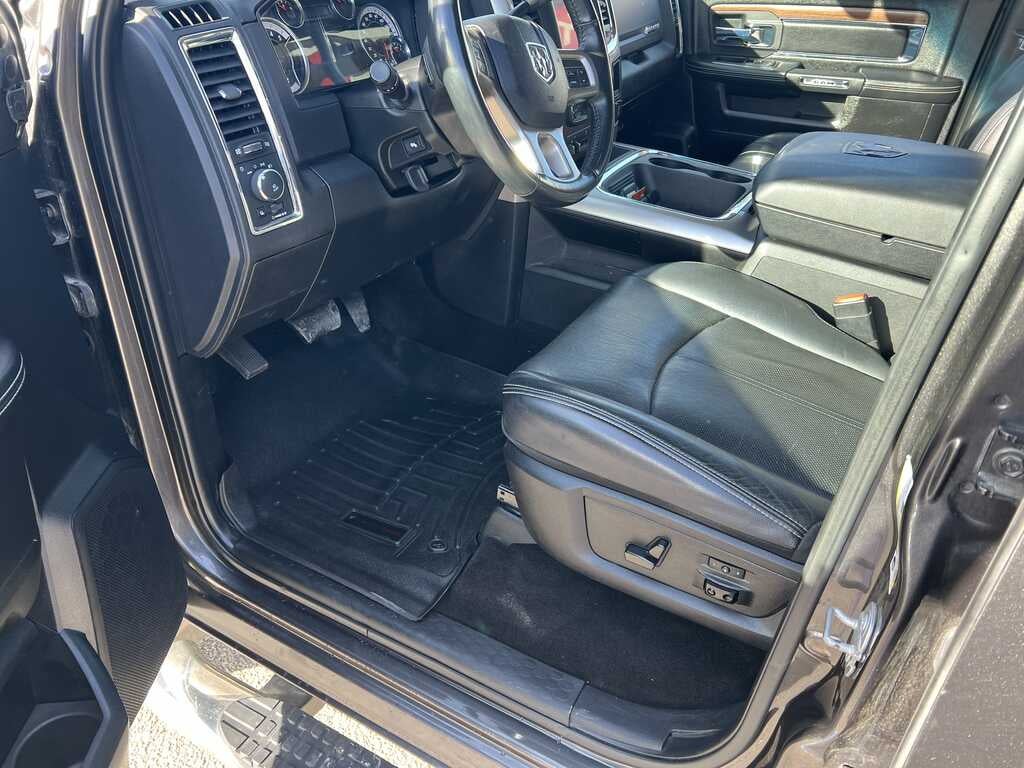 2018 RAM 2500 Laramie Crew Cab 4x4 6'4' Box